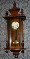 Starožitné řezbované hodiny Junghans r 1905
