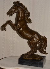 Bronzová socha-Kůň na mramoru -XXL - 88 cm