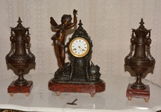 Starožitné krbové hodiny s vázami Samuel Marti