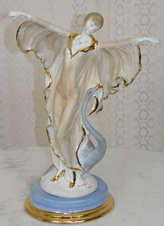 Porcelánová socha - Tanečnice s labutí