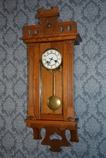 Starožitné řezbované hodiny Junghans r1920