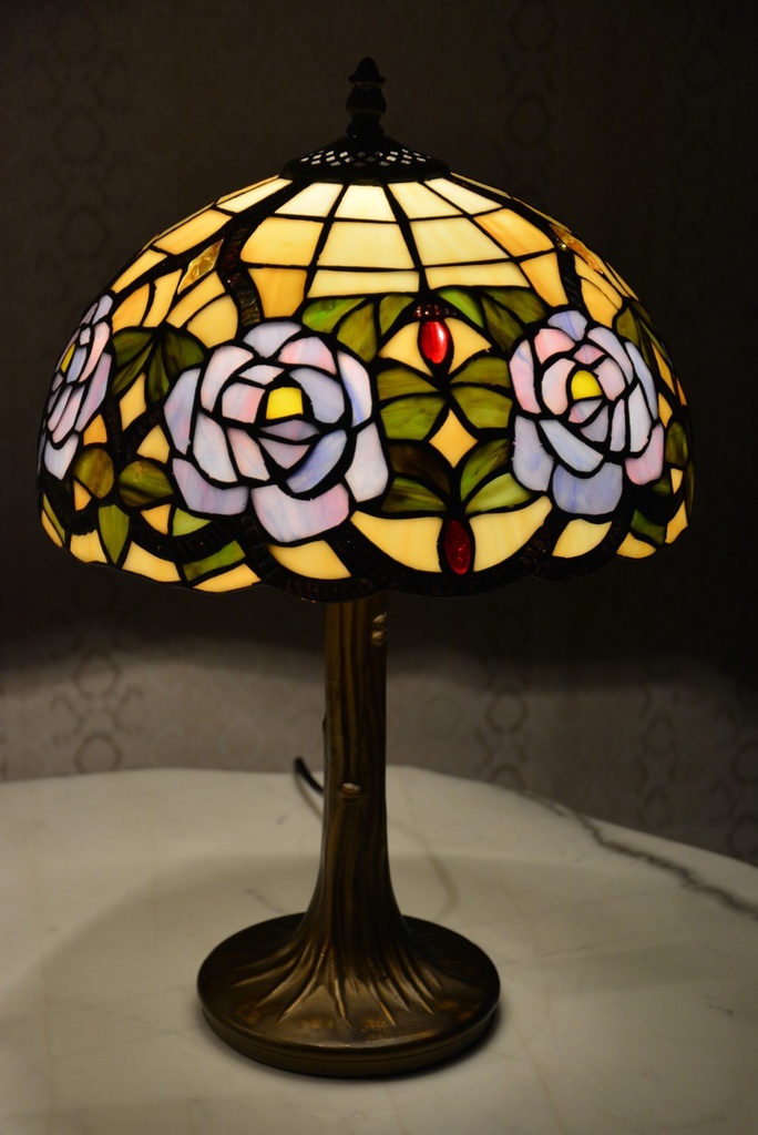 Tiffany lampa s květinami - krásná