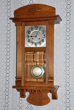 Starožitné skříňové hodiny Junghans r 1919