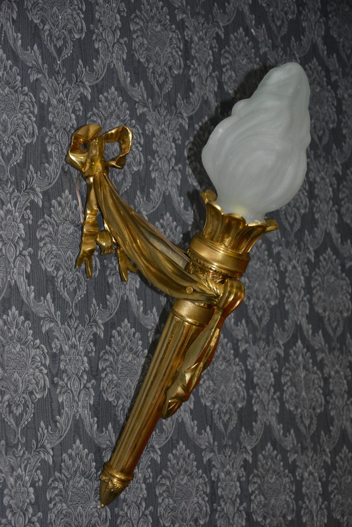 Zámecká bronzová lampa - pochodeň