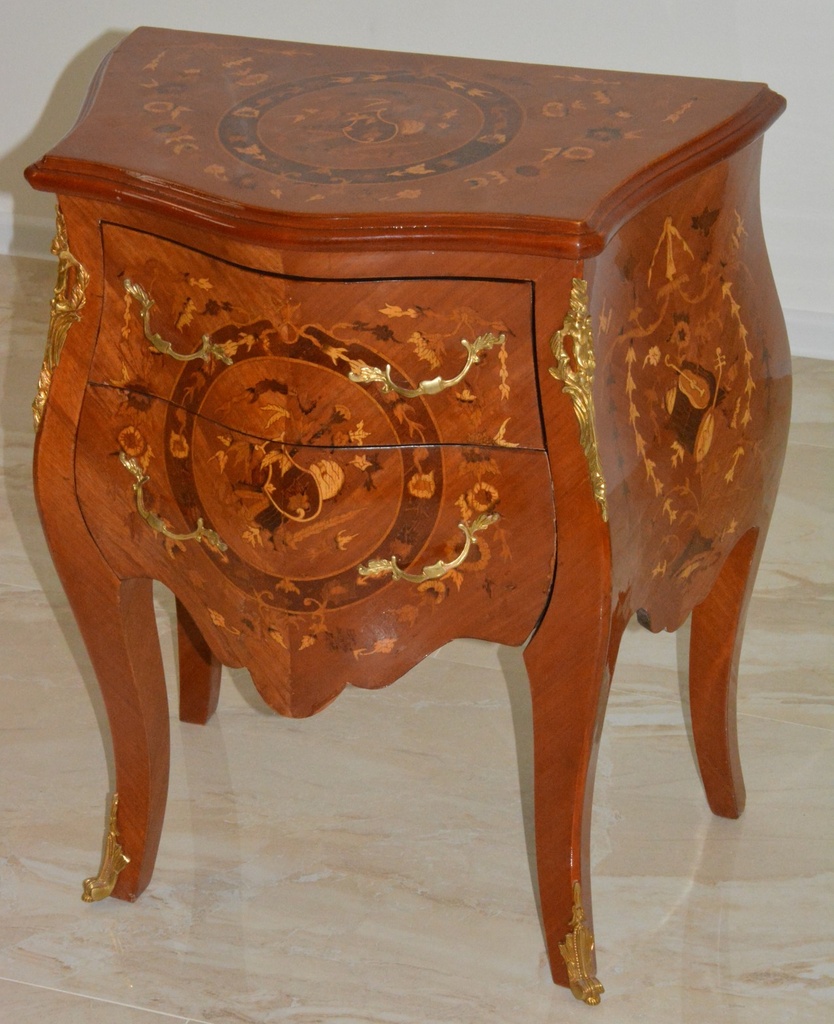 Zámecká intarzovaná komoda zdobená bronzem