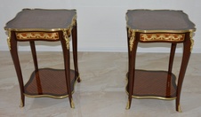 Zámecké intarzované stolečky zdobené bronzem