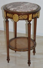 Zámecký stoleček s mramorem zdobený bronzem