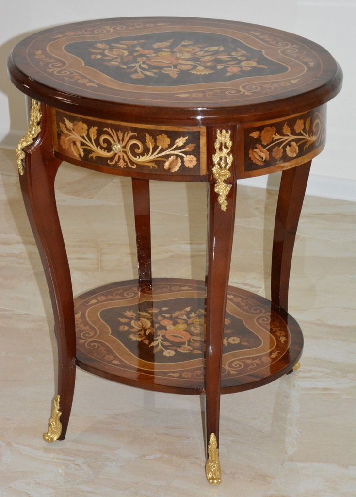 Zámecký intarzovaný stoleček zdobený bronzem