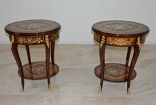 Zámecké intarzované stolečky zdobené bronzem