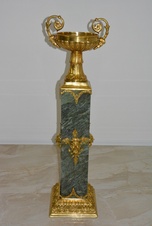 Zámecká mramorová konzola zdobená bronzem