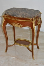 Zámecký stoleček s mramorem zdobený bronzem