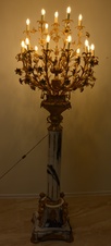 Zámecká podlahová lampa s amorky - mramor - bronz