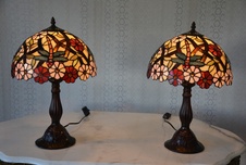 Tiffany lampy s květinami a vážkami - krásné