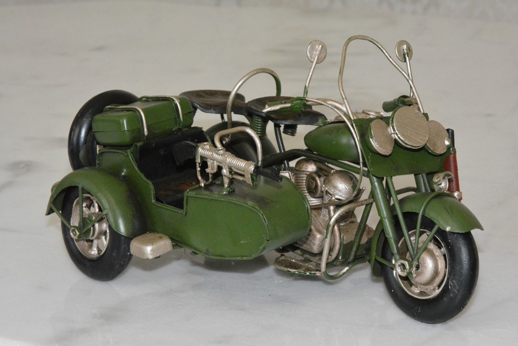 Retro kovový model - Vojenský motocykl se sajdou