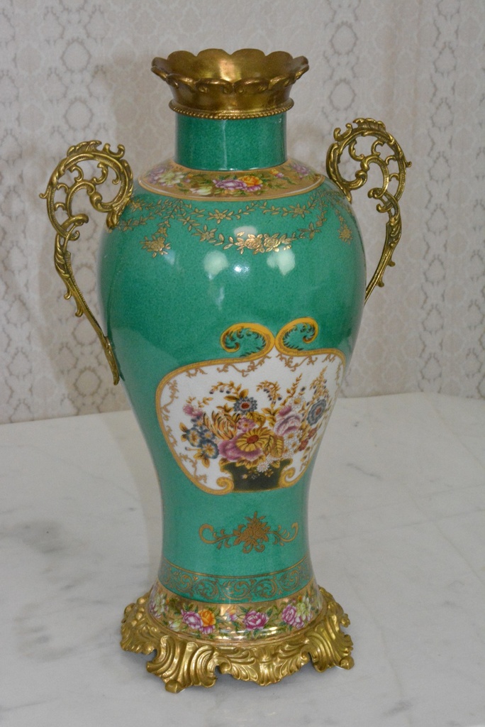 Zámecká váza s květinami - porcelán + bronz