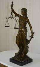 Bronzová socha - Justicia na mramoru - XXL-75 cm