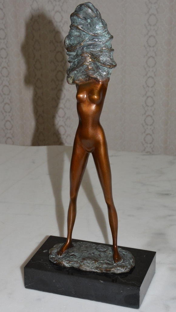 Bronzová soška - Dáma - akt - na mramoru