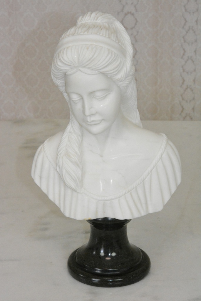 Zámecká mramorová bysta - Dáma