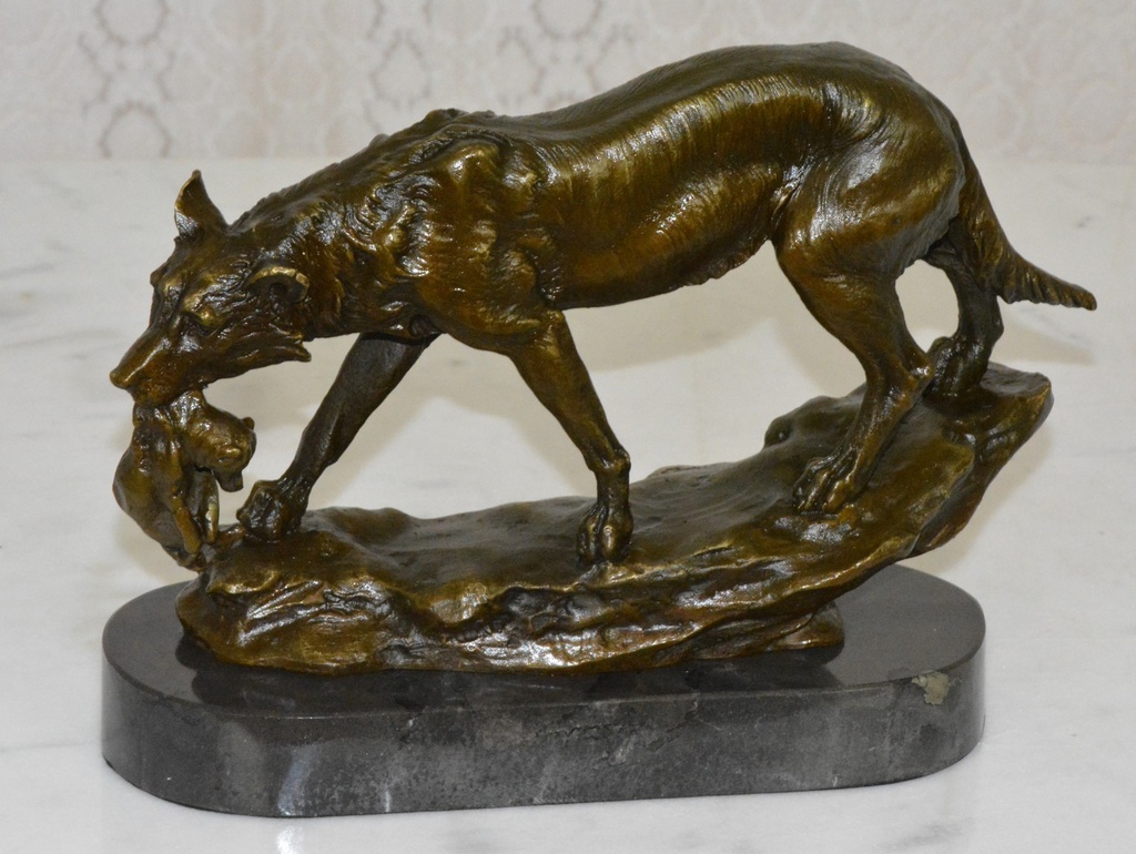 Bronzová socha - Vlk a mládě - na mramoru
