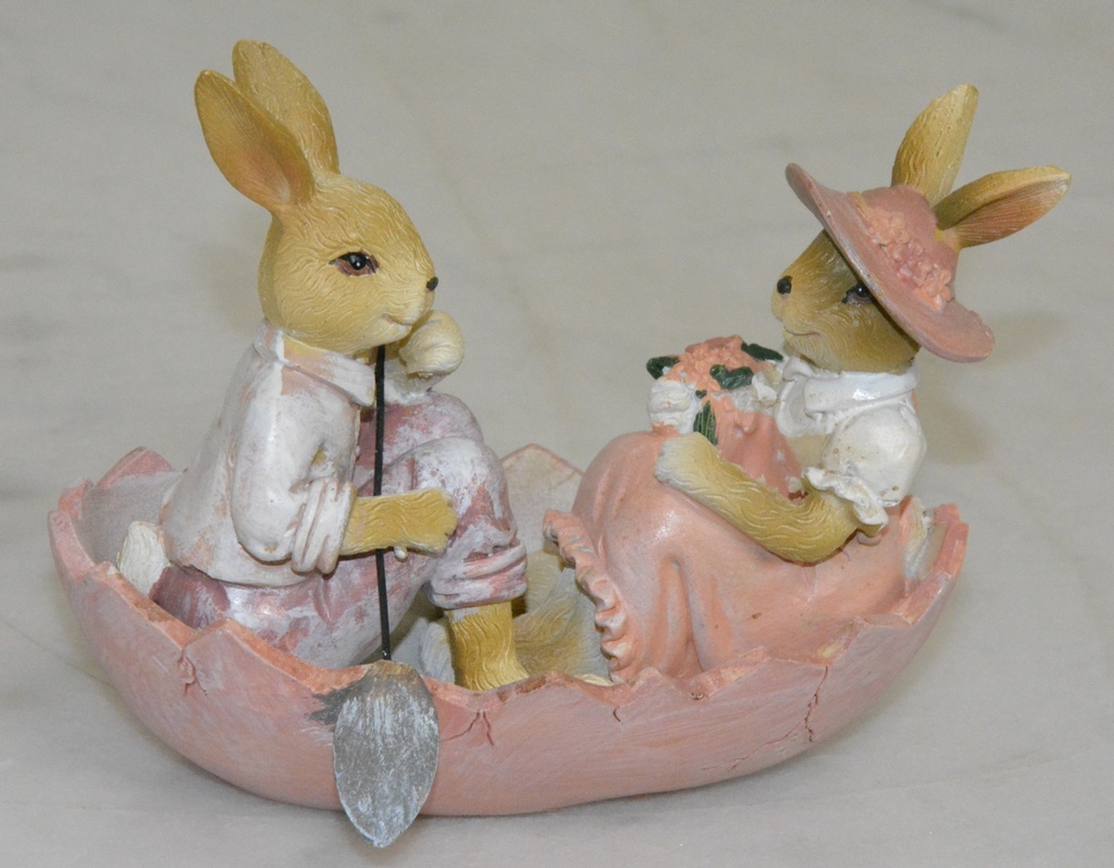 Zajíci na loďce - krásná dekorace