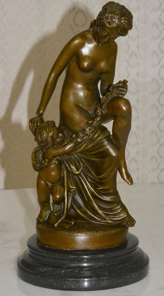 Bronzová socha-Dáma s amorkem-mramorový podstavec