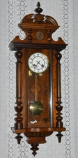 Starožitné řezbované hodiny Junghans 1905