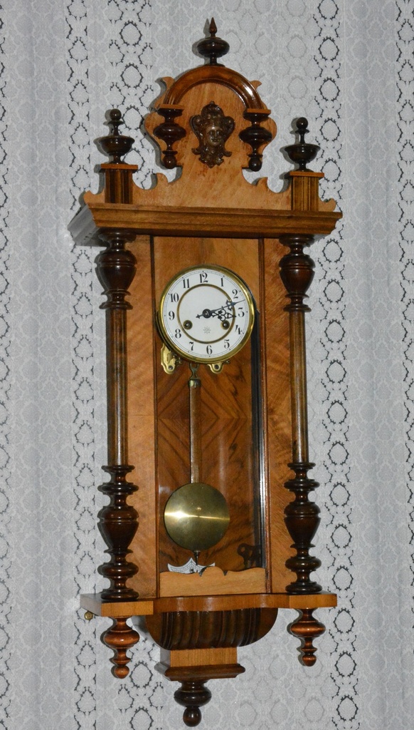 Starožitné řezbované hodiny Junghans 1910