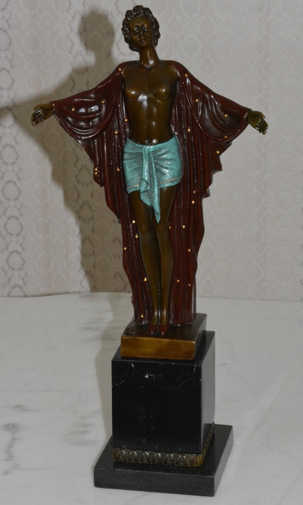 Bronzová soška-Dáma na mramoru-kolorovaná
