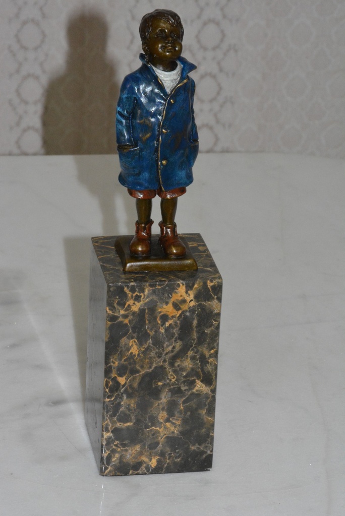 Bronzová socha-Chlapec - kolorovaná