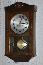 Starožitné skříňové hodiny Junghans r1920
