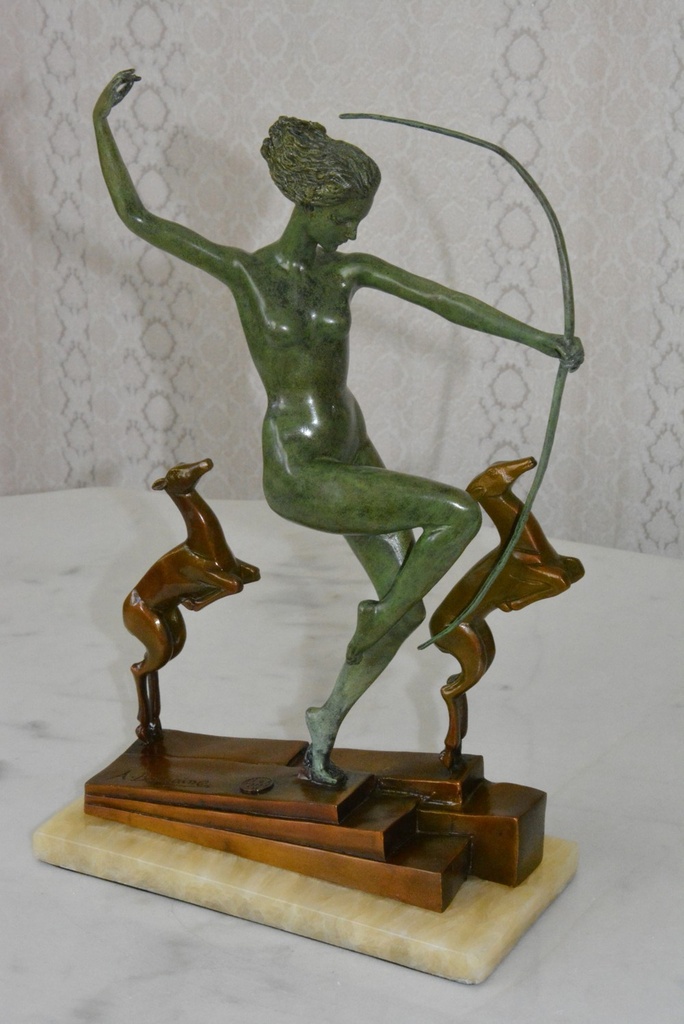 Bronzová socha - Bohyně Diana-art deco-na mramoru