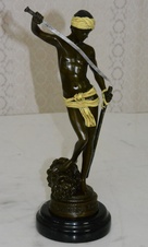 Bronzová socha - David a Goliáš - na mramoru