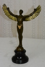 Bronzová socha - Icarus - na mramoru
