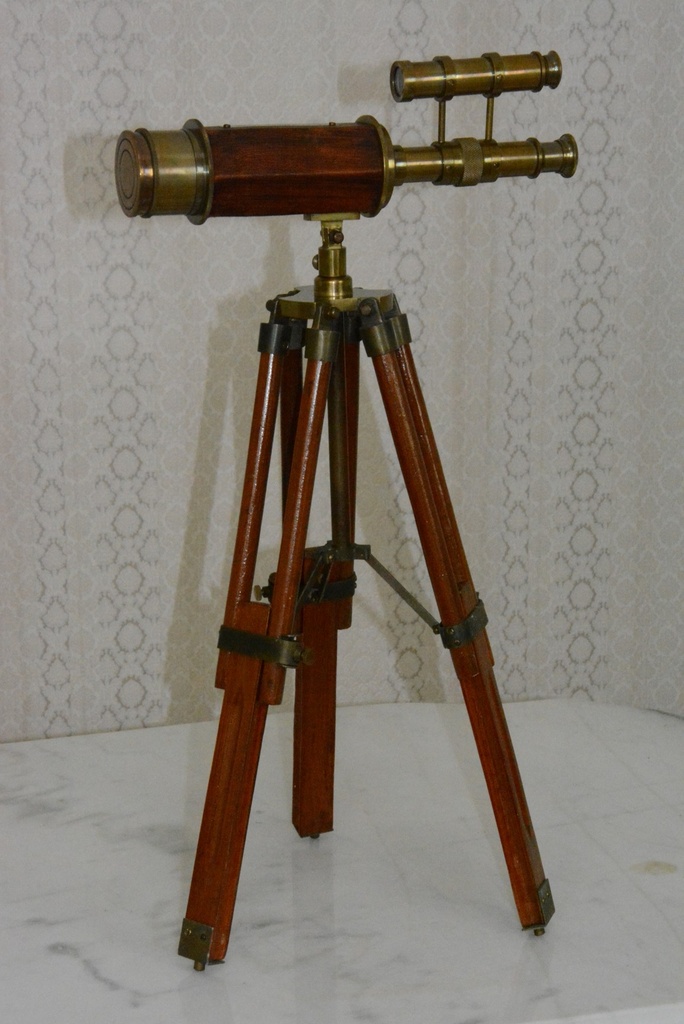 Retro dalekohled na trojnožce - krásná dekorace
