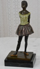 Bronzová socha - Baletka na mramoru - kolorovaná