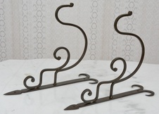 Kovové úchyty na květináče - pár