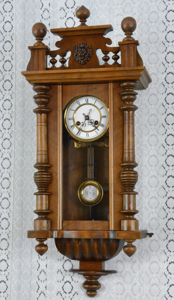 Starožitné řezbované hodiny FMS 1900 se lvem