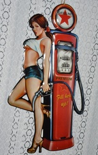 Retro plechová cedule - Dáma u stojanu