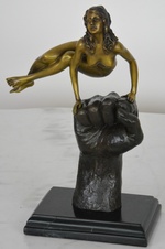 Bronzová soška - Dáma-akt na mramorovém podstavci