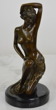 Bronzová soška - Tanečnice - na mramoru