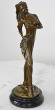 Bronzová soška - Dáma - akt - na mramoru