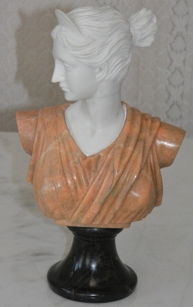 Zámecká mramorová bysta - Dáma