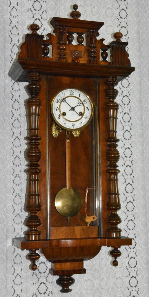 Starožitné řezbované hodiny Junghans r 1910