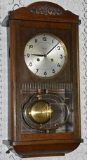 Starožitné skříňové hodiny Mauthe r 1920