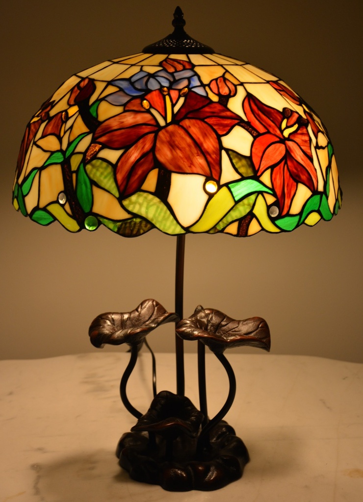 Tiffany lampa s květinami