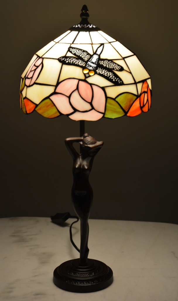 Tiffany lampa s dámou