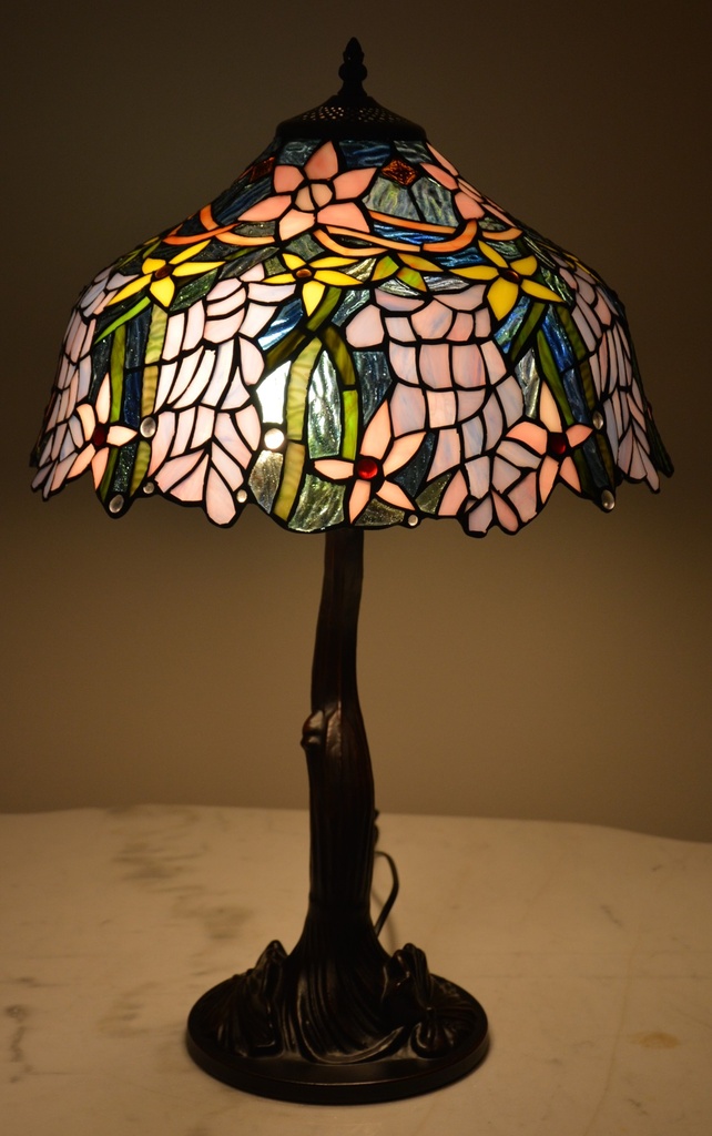 Tiffany lampa s květinami