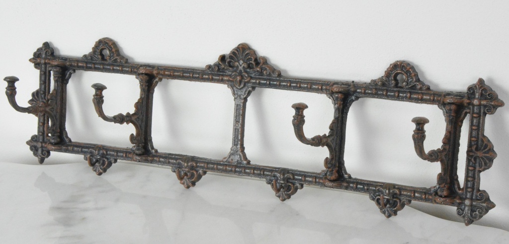 Litinový věšák na stěnu