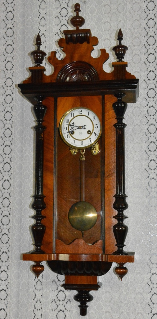 Starožitné řezbované hodiny Junghans r1910