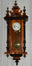 Starožitné řezbované hodiny Junghans r1910